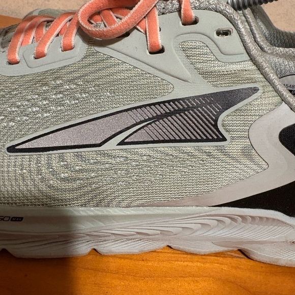 Altra Torin 5 Green Running Shoes with Coral Accents Women’s size 9 - Picture 7 of 10